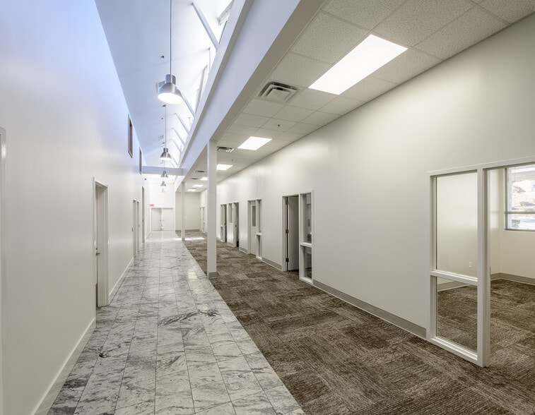 More Photos Of 1480 Bells Ferry Rd, Marietta Warehouse For Lease