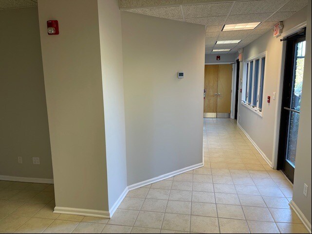 More Photos Of 513R Raritan Ave, Highland Park Office Residential For Lease