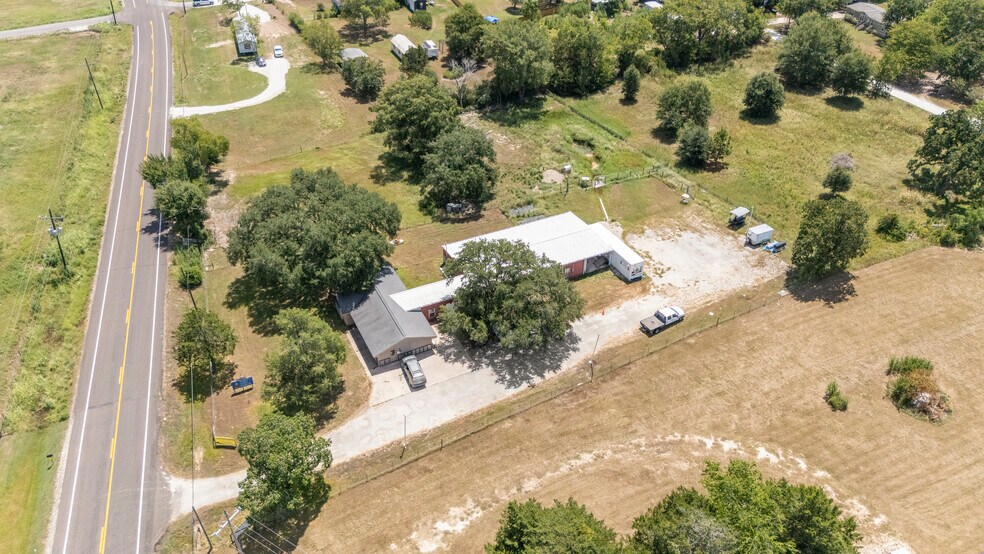 More Photos Of 9772 FM 1696 Rd, Bedias Storefront For Sale