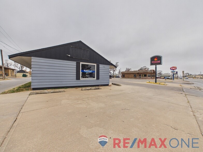 More Photos Of 108 W Kansas Ave, Garden City Office For Sale