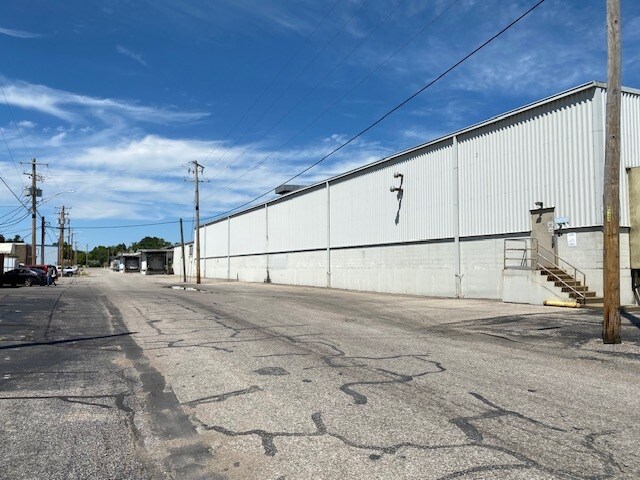 More Photos Of 955 E Diamond Ave, Evansville Manufacturing For Lease