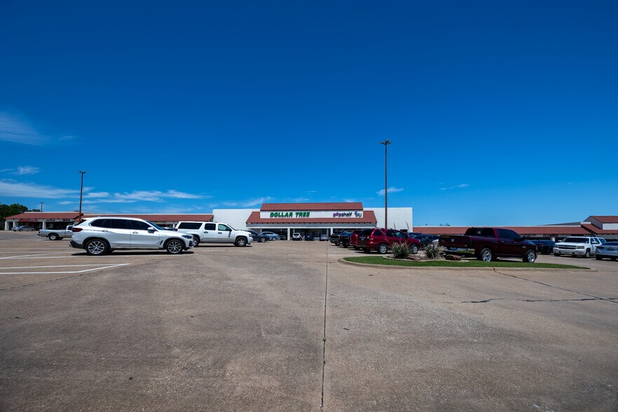 More Photos Of 601-735 Harwood Rd, Bedford Unknown For Lease