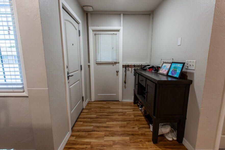 More Photos Of 1152 Main St, Springfield Hotel For Sale