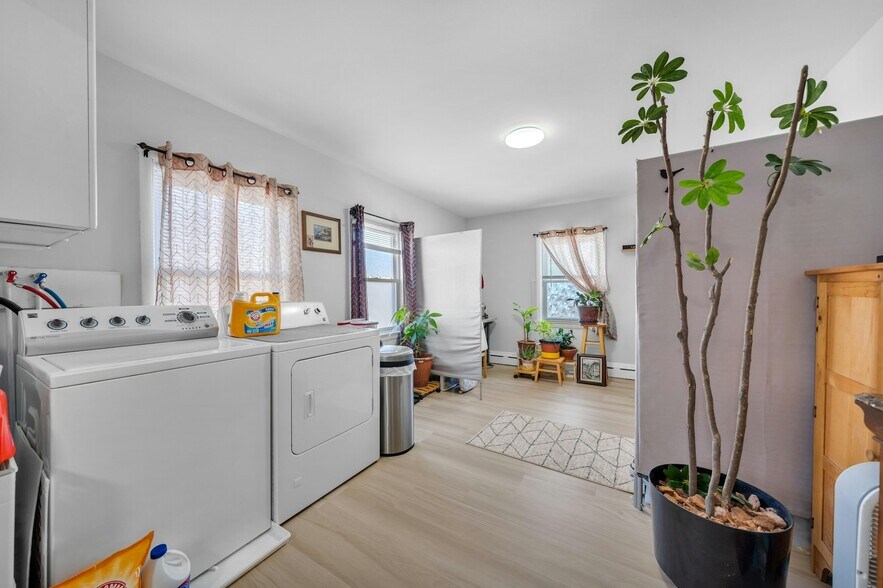 More Photos Of 625 Bound Brook Rd, Middlesex Freestanding For Sale