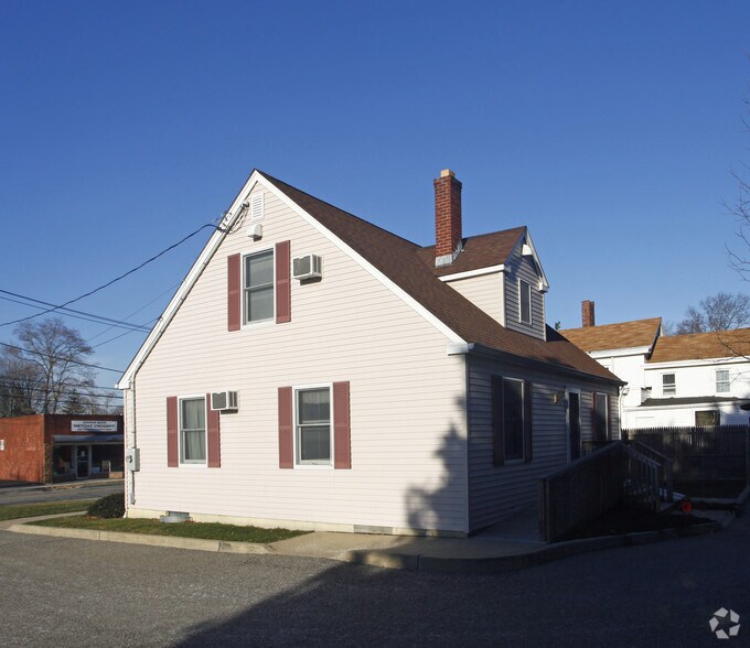 More Photos Of 420 Osborn Ave, Riverhead Office For Sale