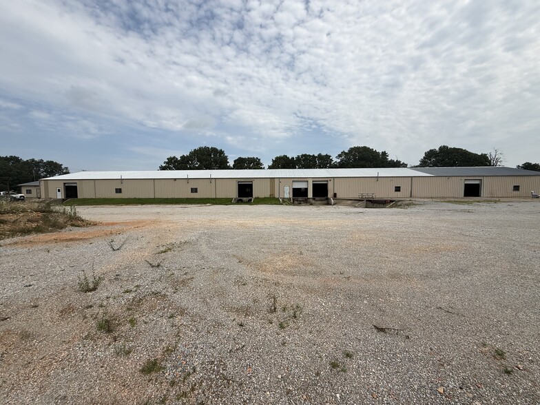 More Photos Of 23290 Lawrence 1090, Monett Industrial For Lease