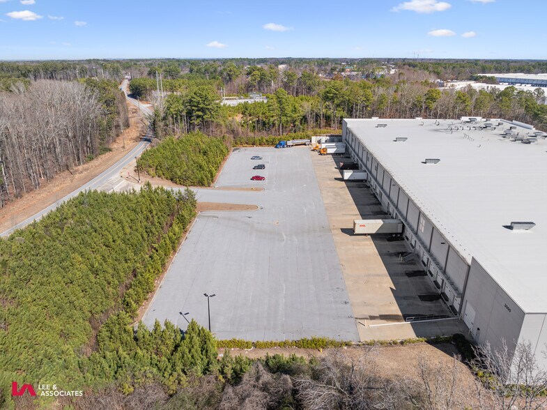 More Photos Of 3000 Logistics Center Dr, Fairburn Distribution For Lease