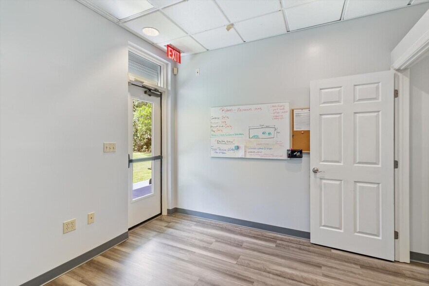 More Photos Of 268 S Suncoast Blvd, Crystal River Office For Sale