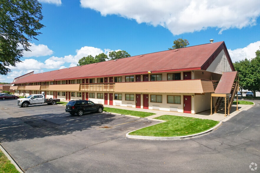 More Photos Of 2902 Cassopolis St, Elkhart Hotel For Sale