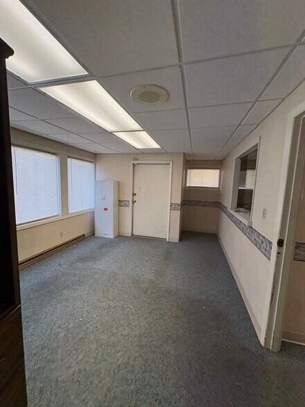 More Photos Of 2017 Sunset Blvd, Steubenville Office For Lease