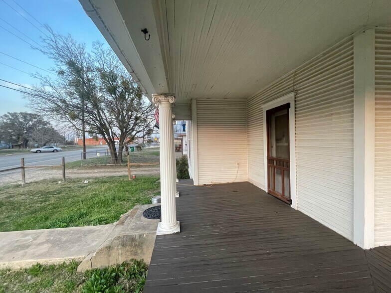 More Photos Of 215 W Main St, Lometa Specialty For Sale