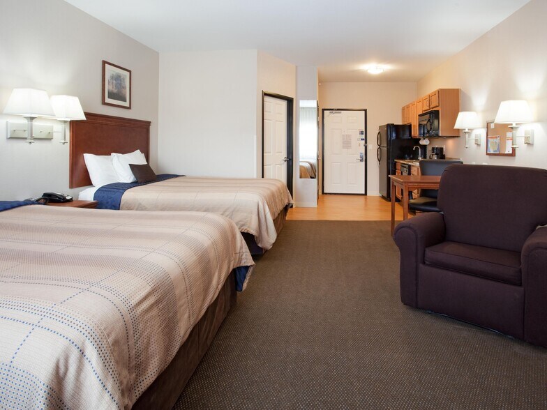 More Photos Of 92 Commerce St, Craig Hotel For Sale