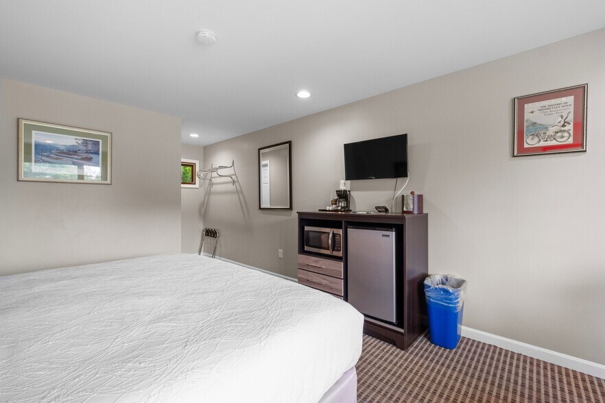 More Photos Of 291 Endicott St N, Laconia Hotel For Sale