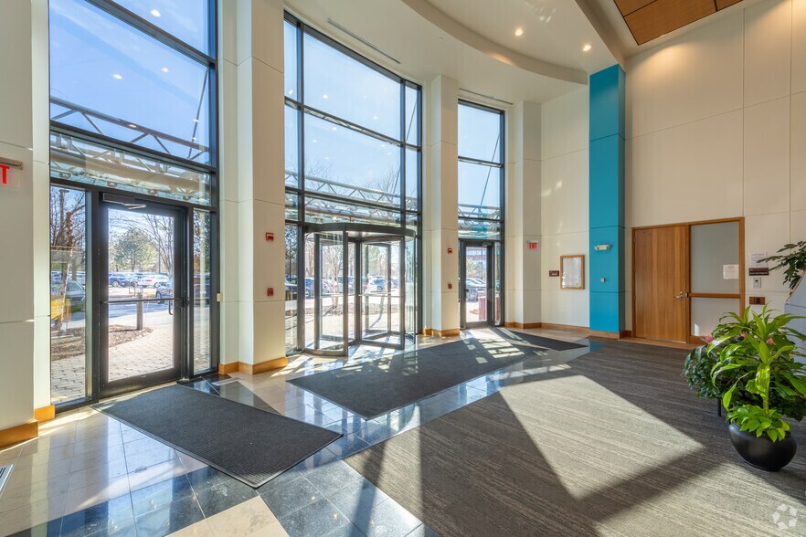 More Photos Of 200 Crossing Blvd, Framingham Office For Lease