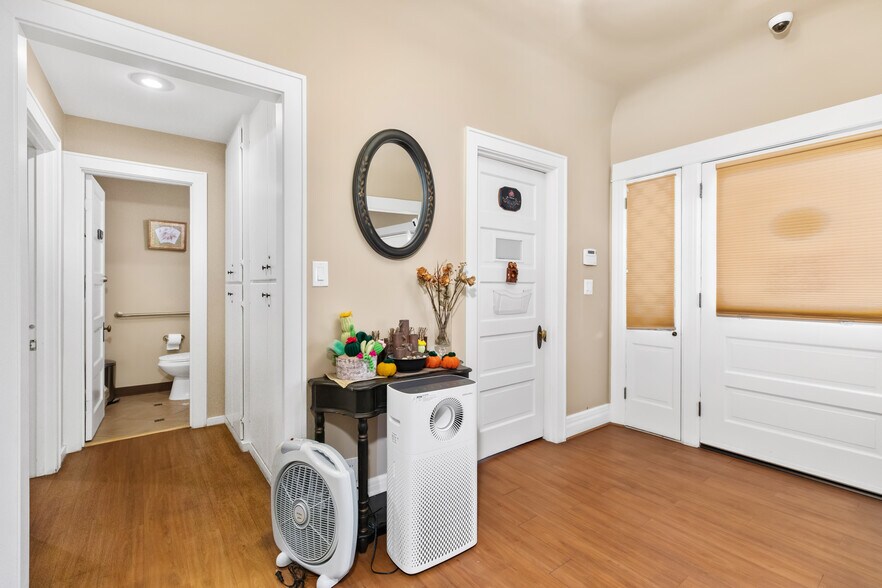 More Photos Of 146 E Walnut Ave, Monrovia Medical For Sale