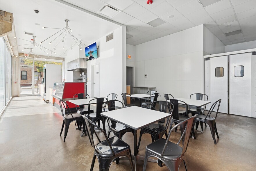 More Photos Of 2058 W Grand Ave, Chicago Loft Creative Space For Sale