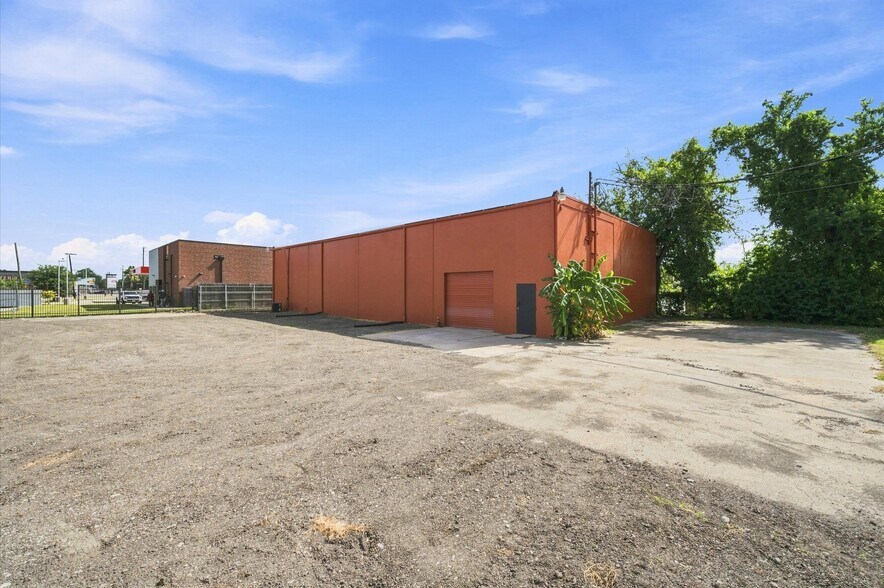 More Photos Of 1440 Cedar Post Ln, Houston Warehouse For Sale