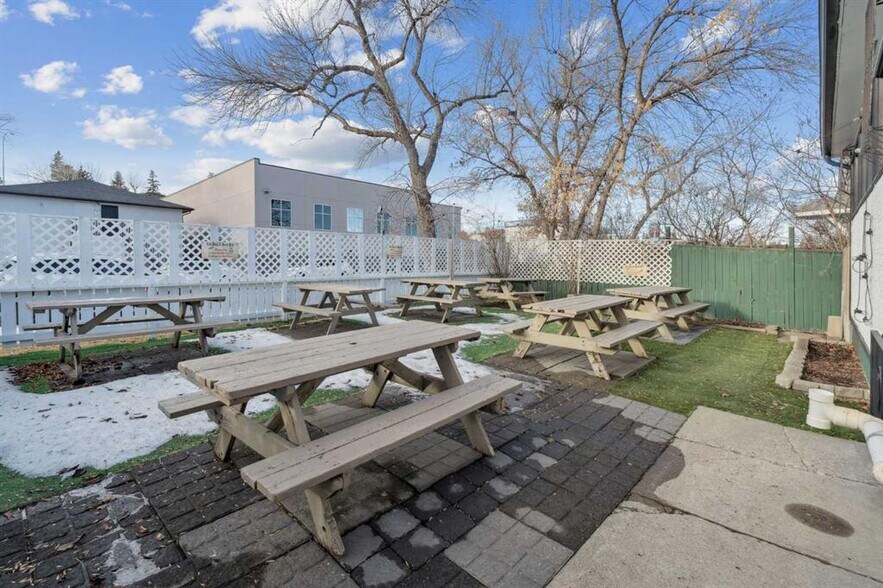 More Photos Of 5340 2 St SW, Calgary Flex For Sale