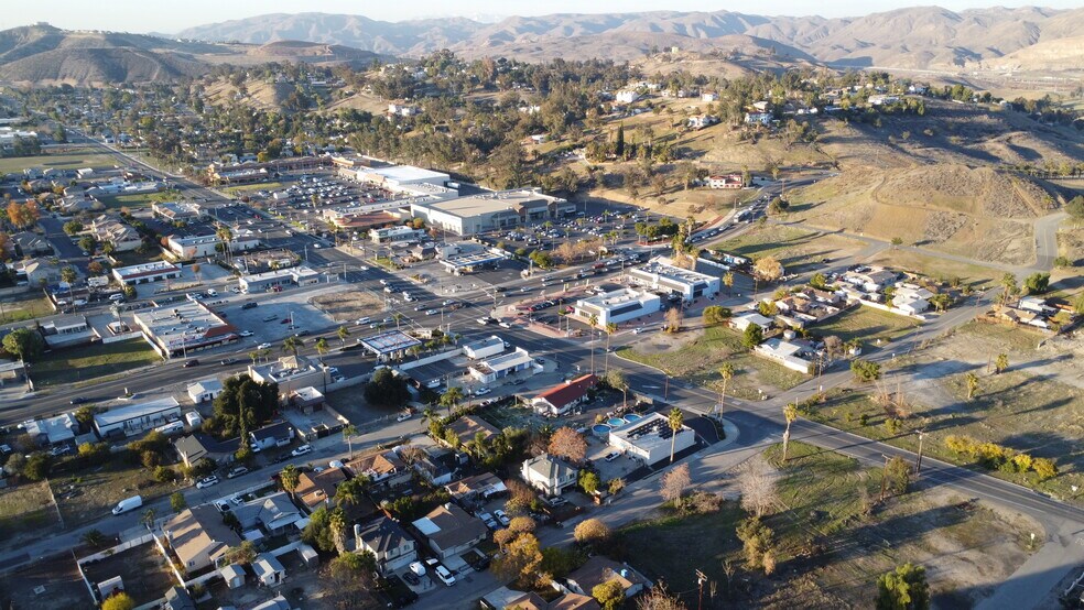 More Photos Of 16899 Lakeshore Dr, Lake Elsinore Contractor Storage Yard For Lease