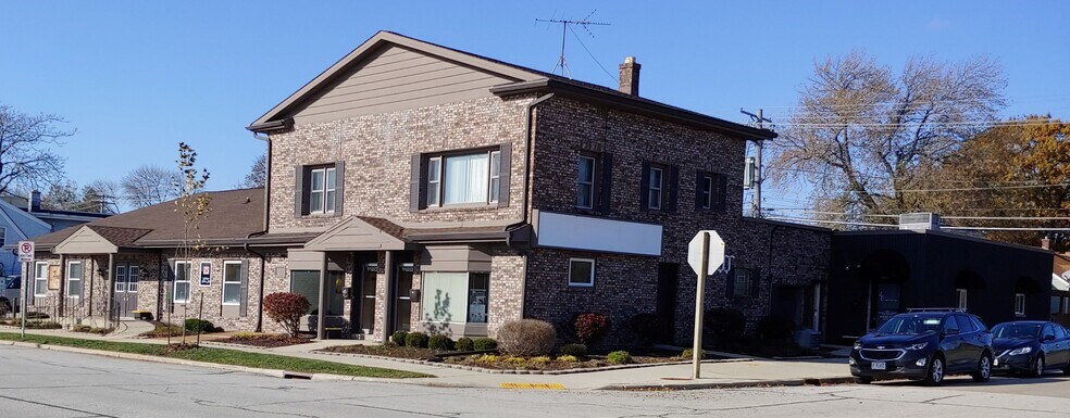 More Photos Of 11200-11216 W Greenfield Ave, West Allis Office For Lease