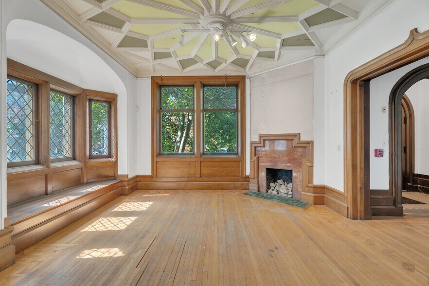More Photos Of 51 Trumbull St, New Haven Office For Sale