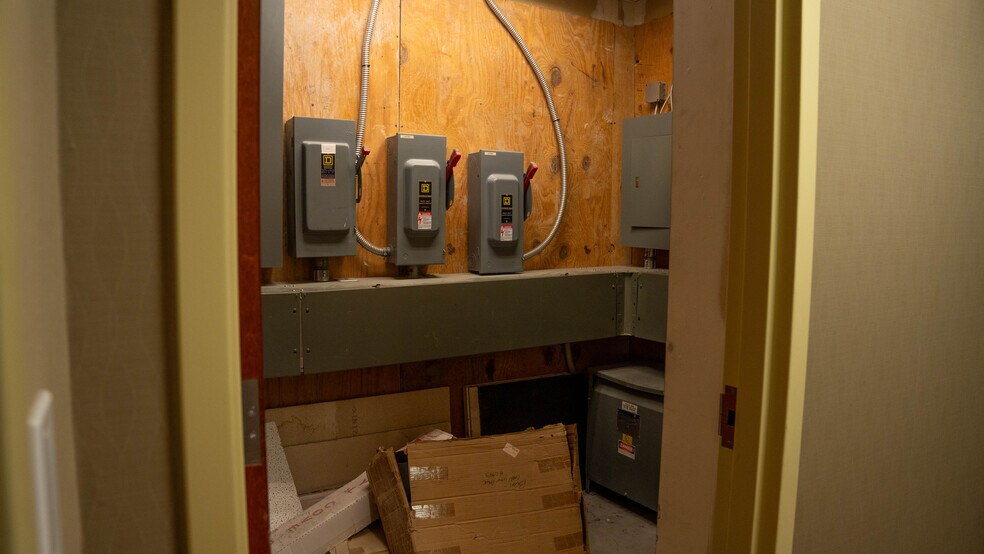 More Photos Of 1021 Watervliet Shaker Rd, Schenectady Office For Lease