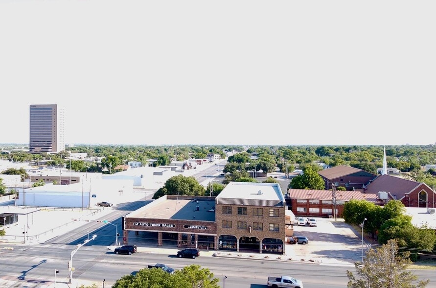 More Photos Of 1305 S 1st St, Abilene General Retail For Sale