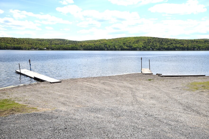 More Photos Of 109 Sinclair Rd, Sinclair Sports And Entertainment For Sale