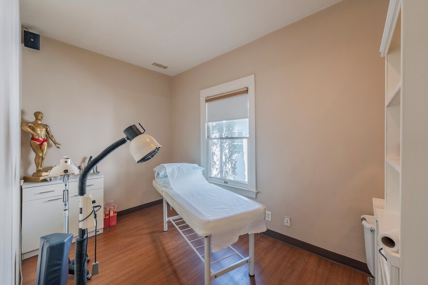 More Photos Of 146 E Walnut Ave, Monrovia Medical For Sale