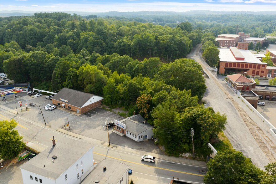 More Photos Of 604-610 Main St, Clinton Freestanding For Sale