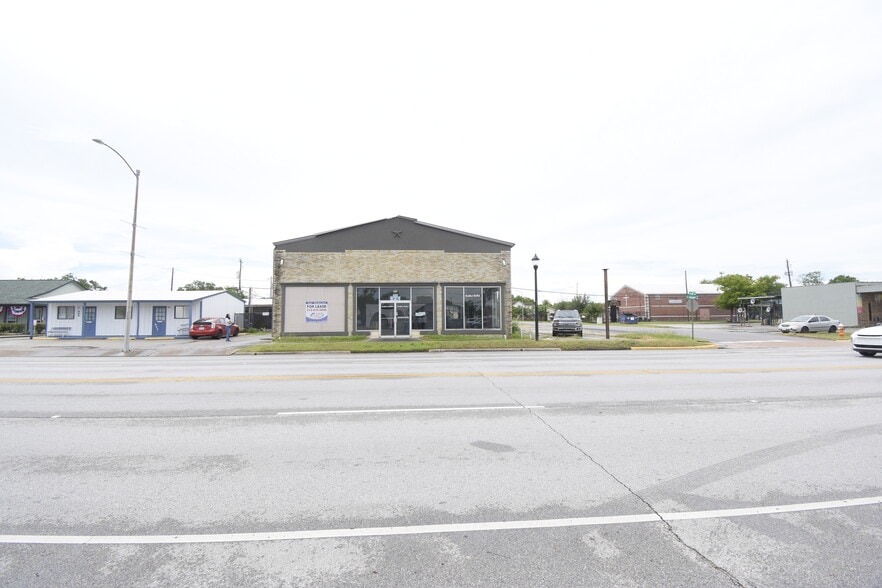 More Photos Of 621 W Main St, La Porte Warehouse For Lease