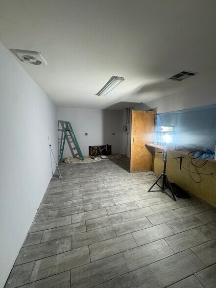 More Photos Of 5824 Doniphan Dr, El Paso Freestanding For Sale