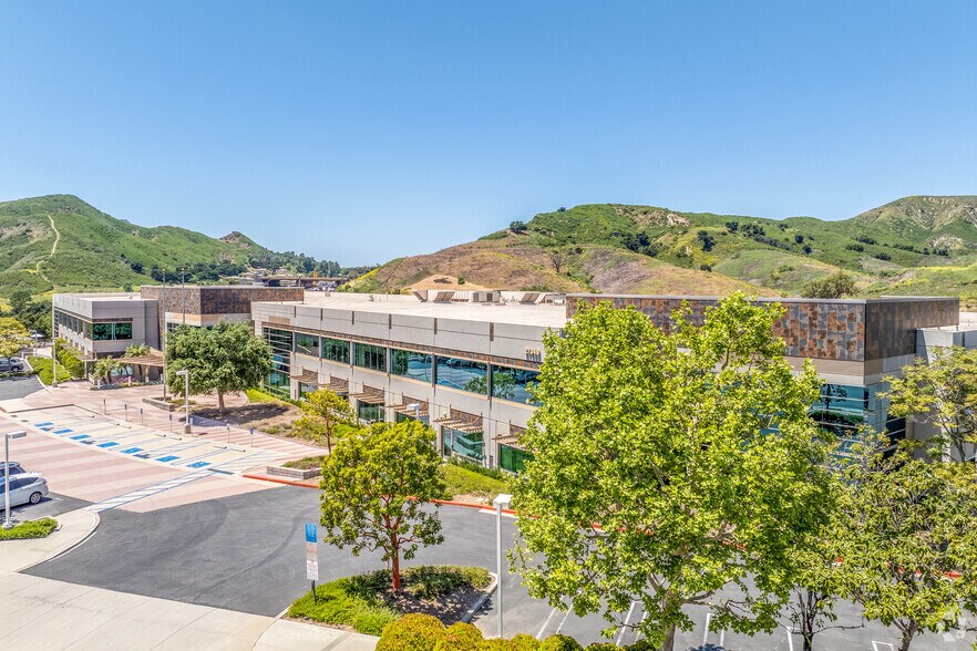 More Photos Of 27349 Agoura Rd, Calabasas Light Manufacturing For Lease