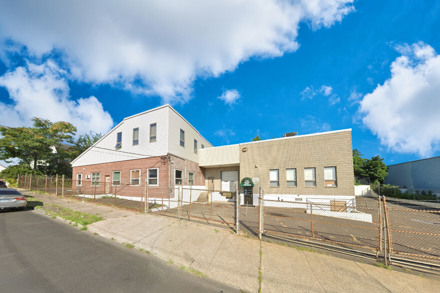 Primary Photo Of 229-261 Merriam St, Bridgeport Warehouse For Sale