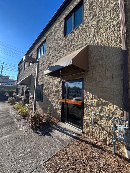 More Photos Of 10805 Kingston Pike, Knoxville Office For Lease