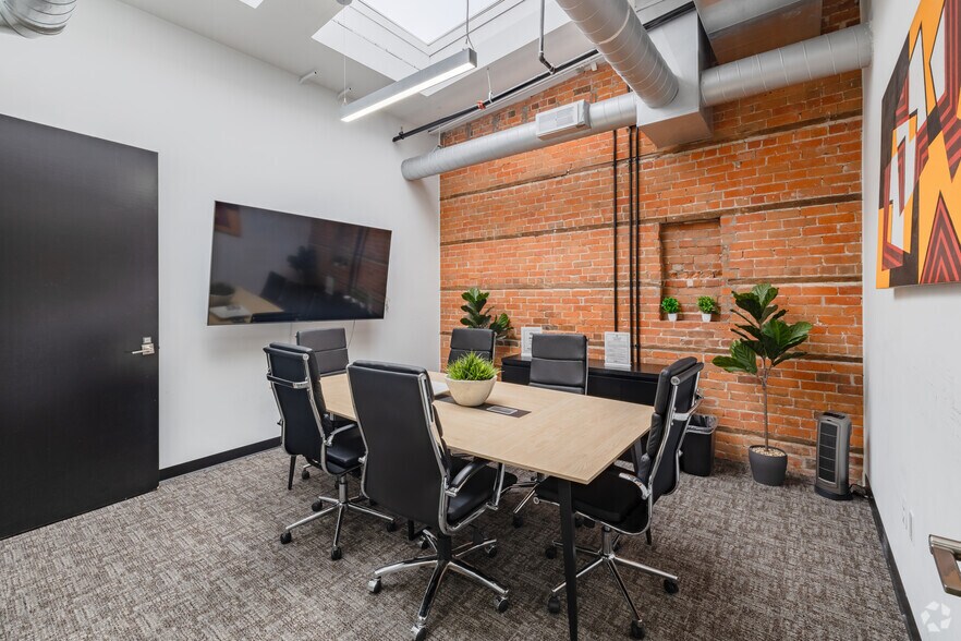 More Photos Of 101-167 N Old Woodward Ave, Birmingham Office For Lease