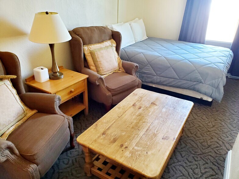 More Photos Of 925 1st Ave, Monte Vista Hotel For Sale