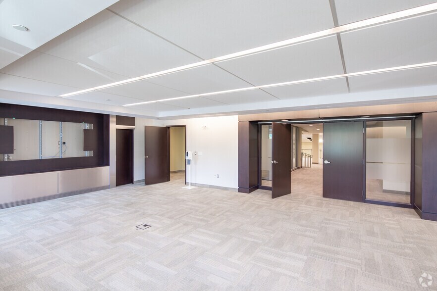 More Photos Of 600 Weber St N, Waterloo Office For Lease