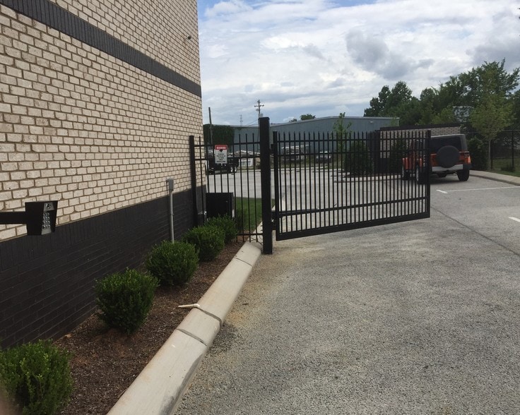More Photos Of 319 Hickerson Dr, Murfreesboro Light Distribution For Lease