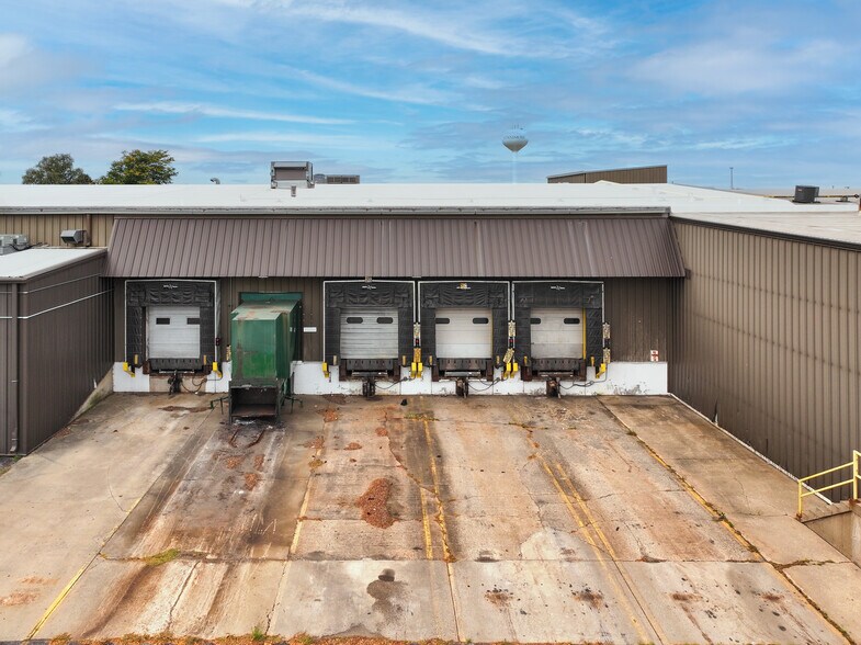 More Photos Of 100 Rayovac Ct, Fennimore Manufacturing For Lease