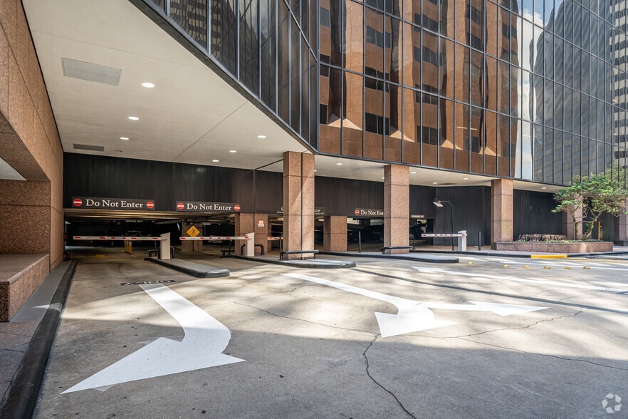 More Photos Of 5555 San Felipe St, Houston Office For Lease