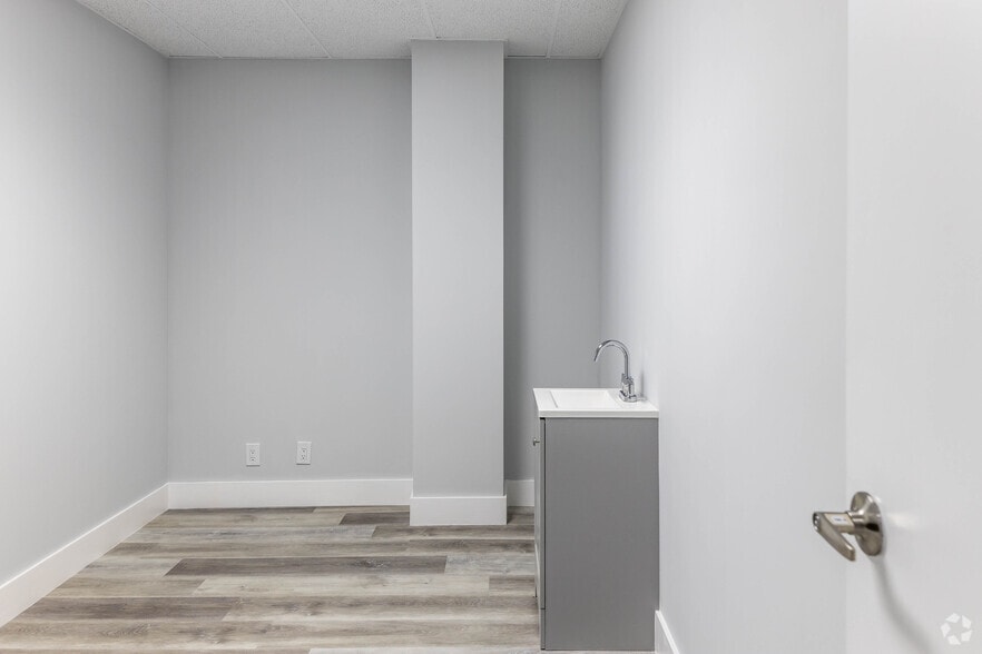 More Photos Of 2500 E Hallandale Beach Blvd, Hallandale Beach Office For Lease