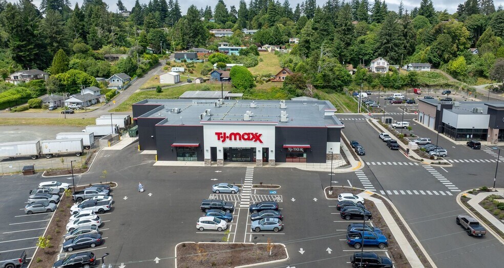 More Photos Of 1233 Teakwood Ave, Coos Bay Freestanding For Sale