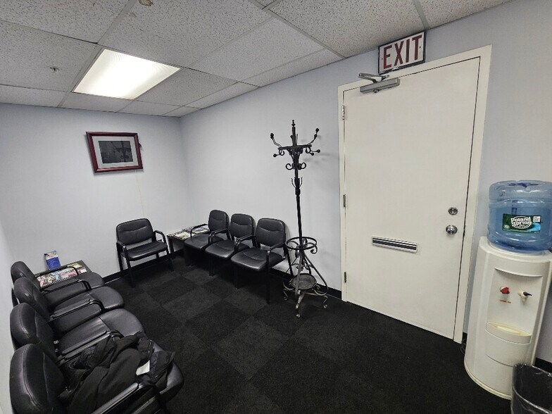 More Photos Of 935 Northern Blvd, Great Neck Medical For Lease