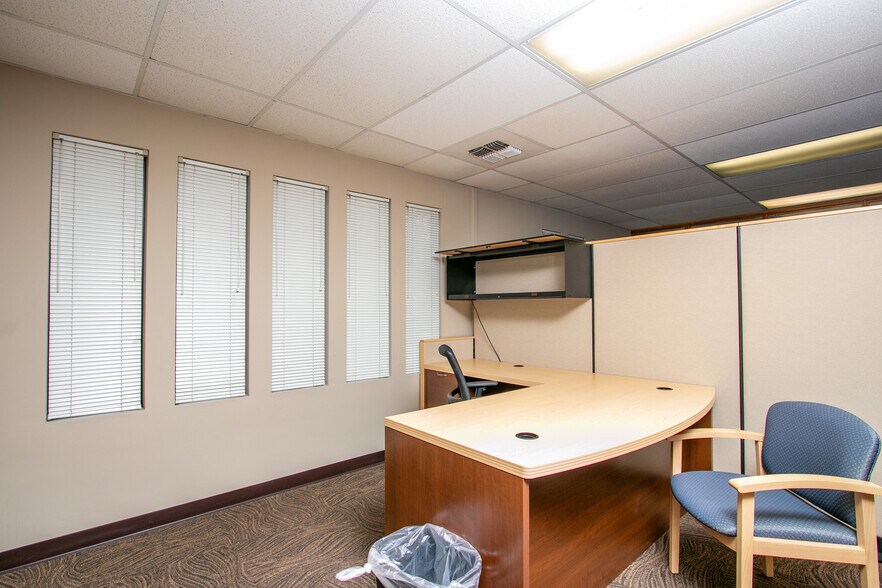 More Photos Of 4750 Granby Cir, Colorado Springs Bank For Sale
