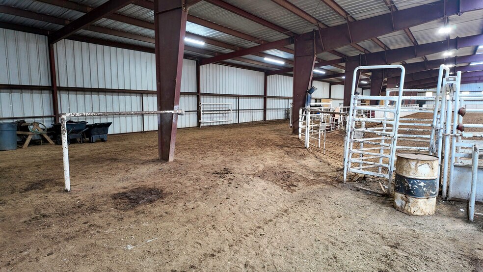 More Photos Of 99 Stacks Dr, Damascus Horse Stables For Sale