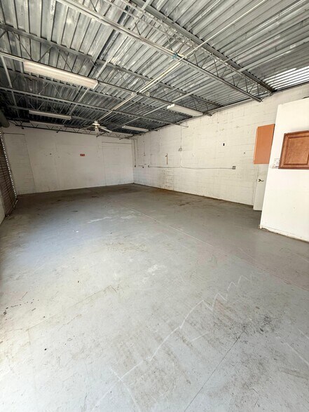 More Photos Of 7275 Waelti Dr, Melbourne Warehouse For Lease