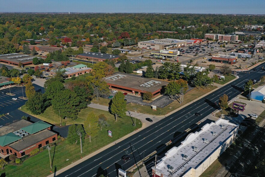 More Photos Of 2107 S Neil St, Champaign Office For Sale