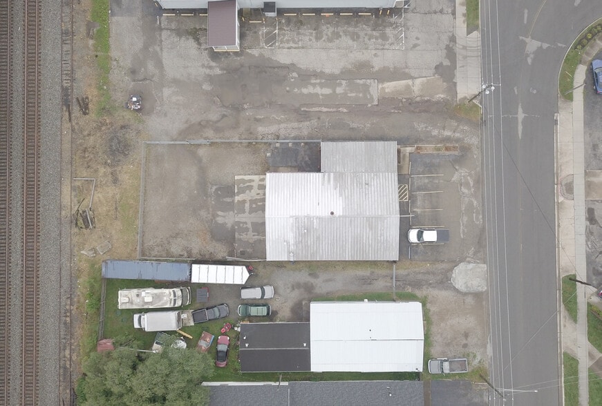 More Photos Of 2504 Atco Ave, Middletown Industrial For Sale