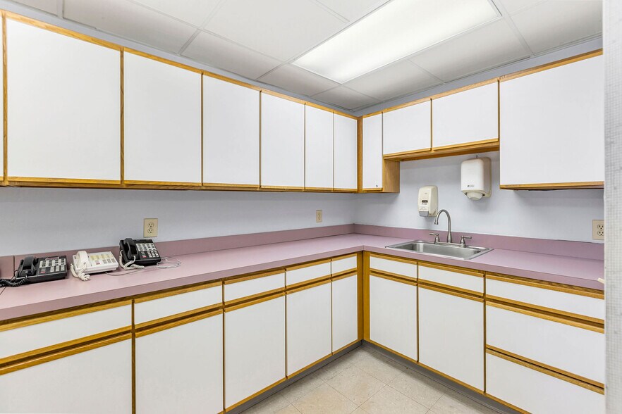 More Photos Of 5850 Boymel Dr, Fairfield Medical For Sale